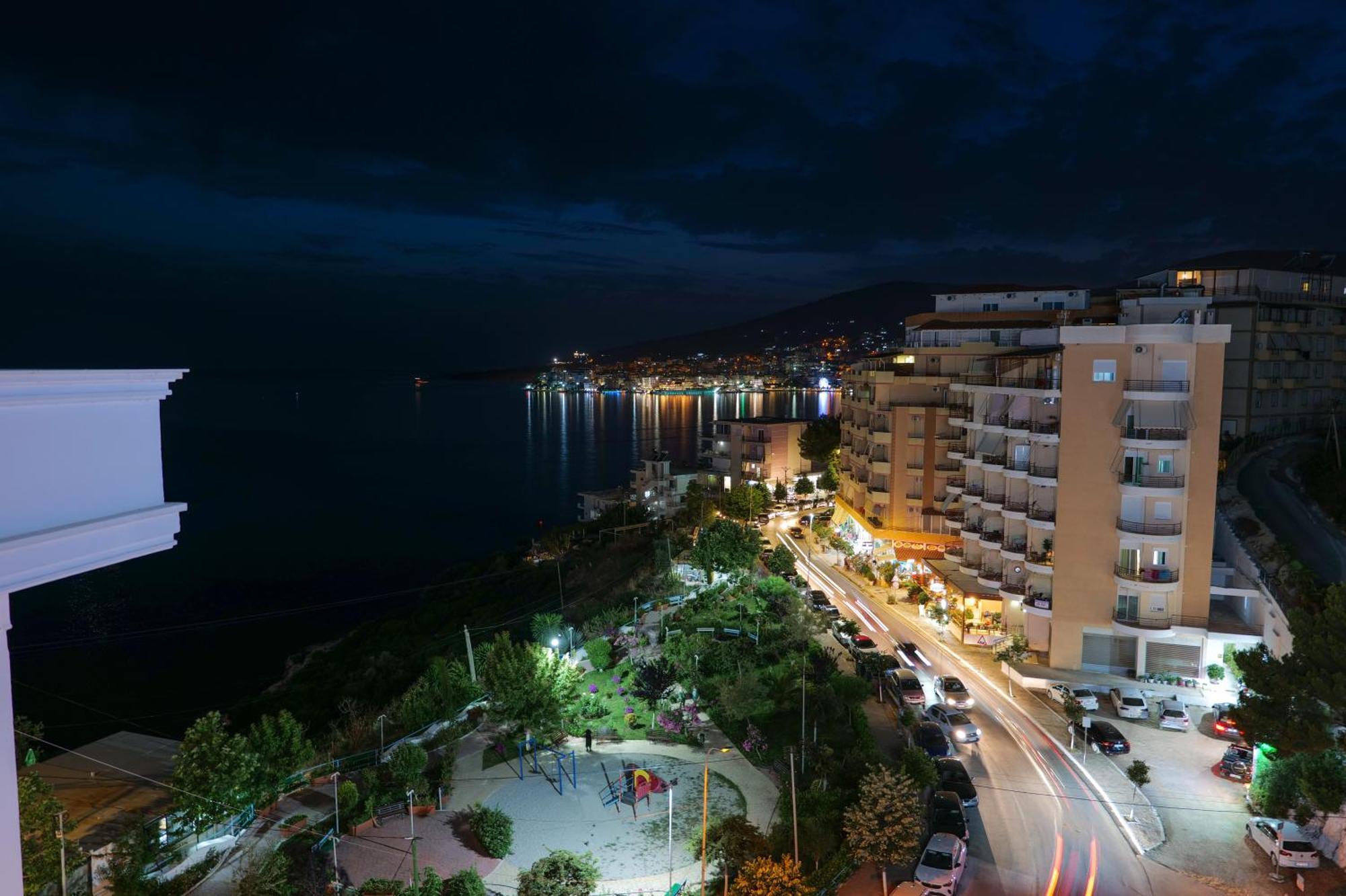 Hotel Oasis Sarandë Eksteriør billede