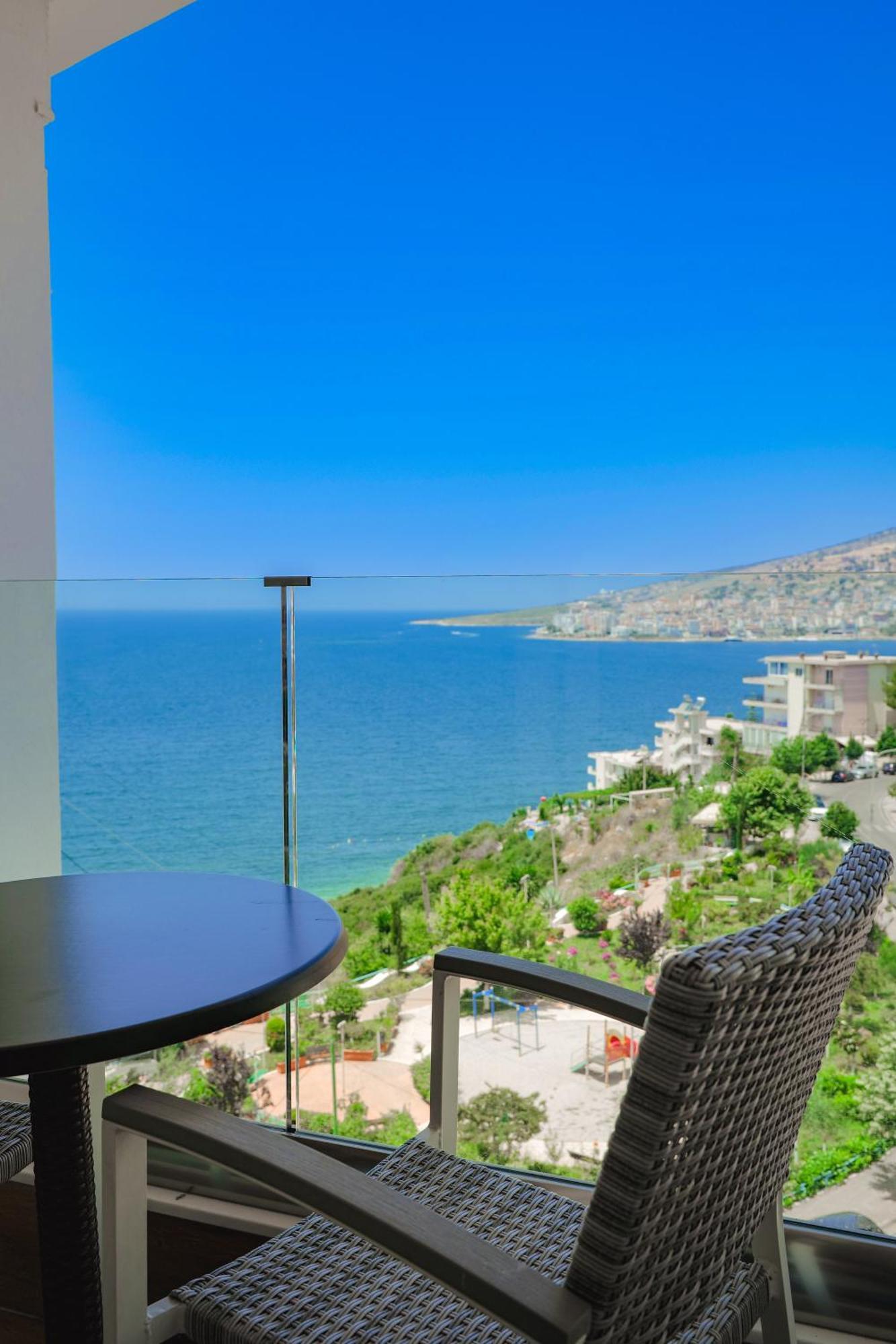Hotel Oasis Sarandë Eksteriør billede