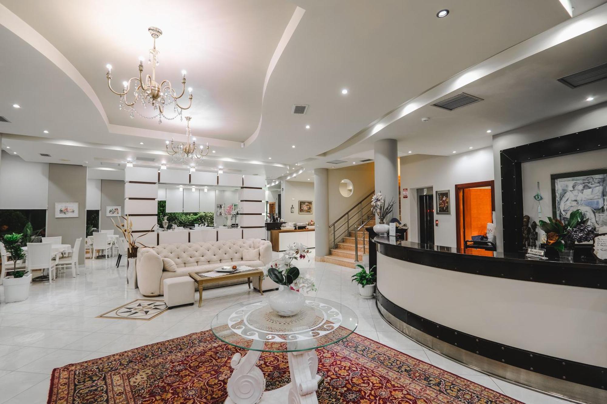 Hotel Oasis Sarandë Eksteriør billede