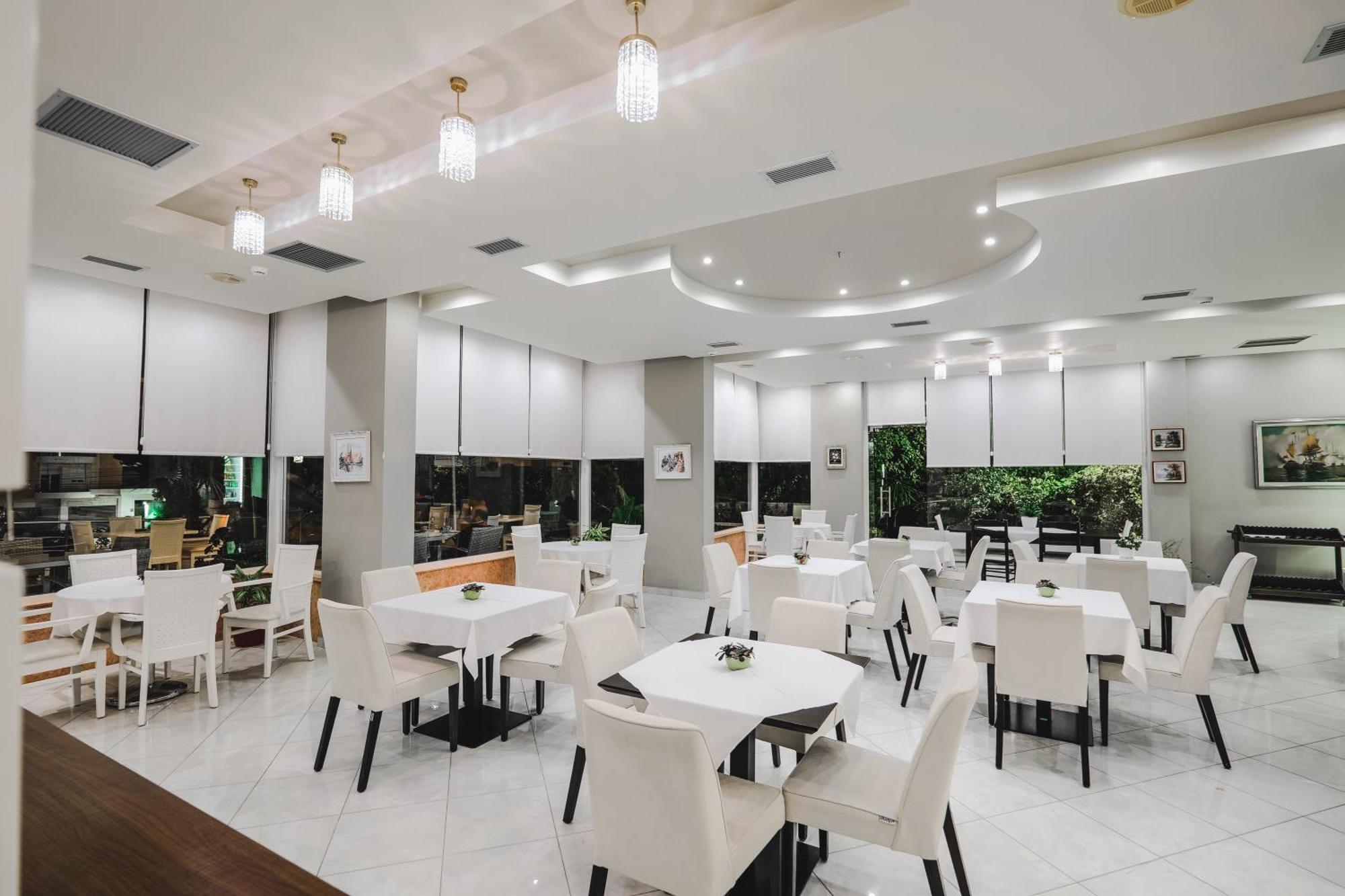 Hotel Oasis Sarandë Eksteriør billede