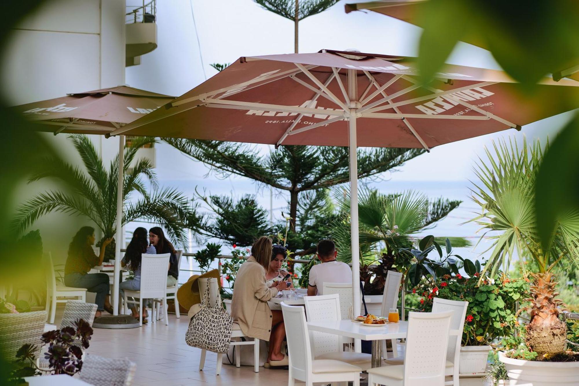 Hotel Oasis Sarandë Eksteriør billede