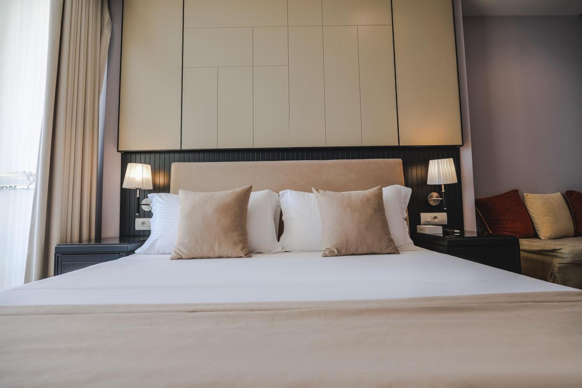 Hotel Oasis Sarandë Eksteriør billede